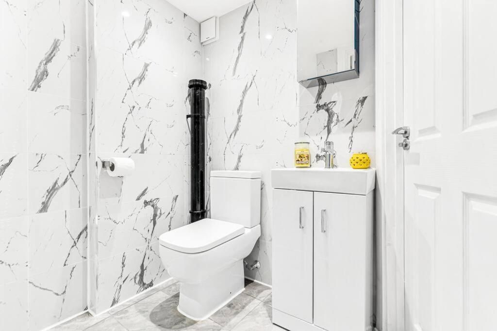 Luxstay Holland Park Apartment With Ac London Exterior photo