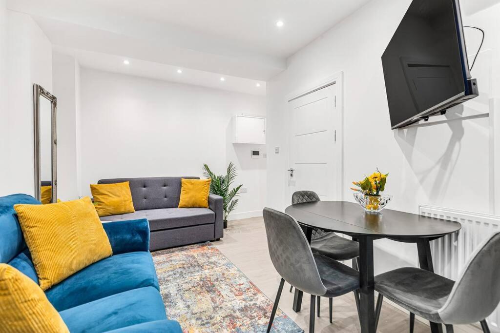 Luxstay Holland Park Apartment With Ac London Exterior photo